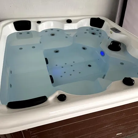 Vila Retreat Villa, Full Amenities, Up To 40ppl *