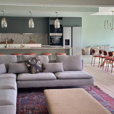 Villa Retreat Villa, Full Amenities, Up To 40ppl Lisbon