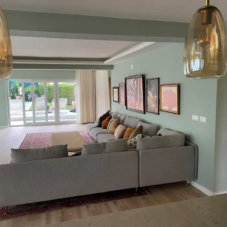 Oeiras Villa, Pool And Jacuzzi Villa